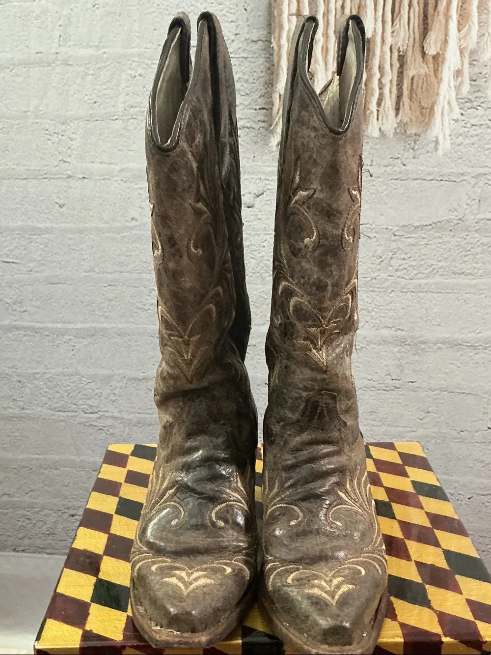 Circle G Distressed Brown Embroidered Western Boots